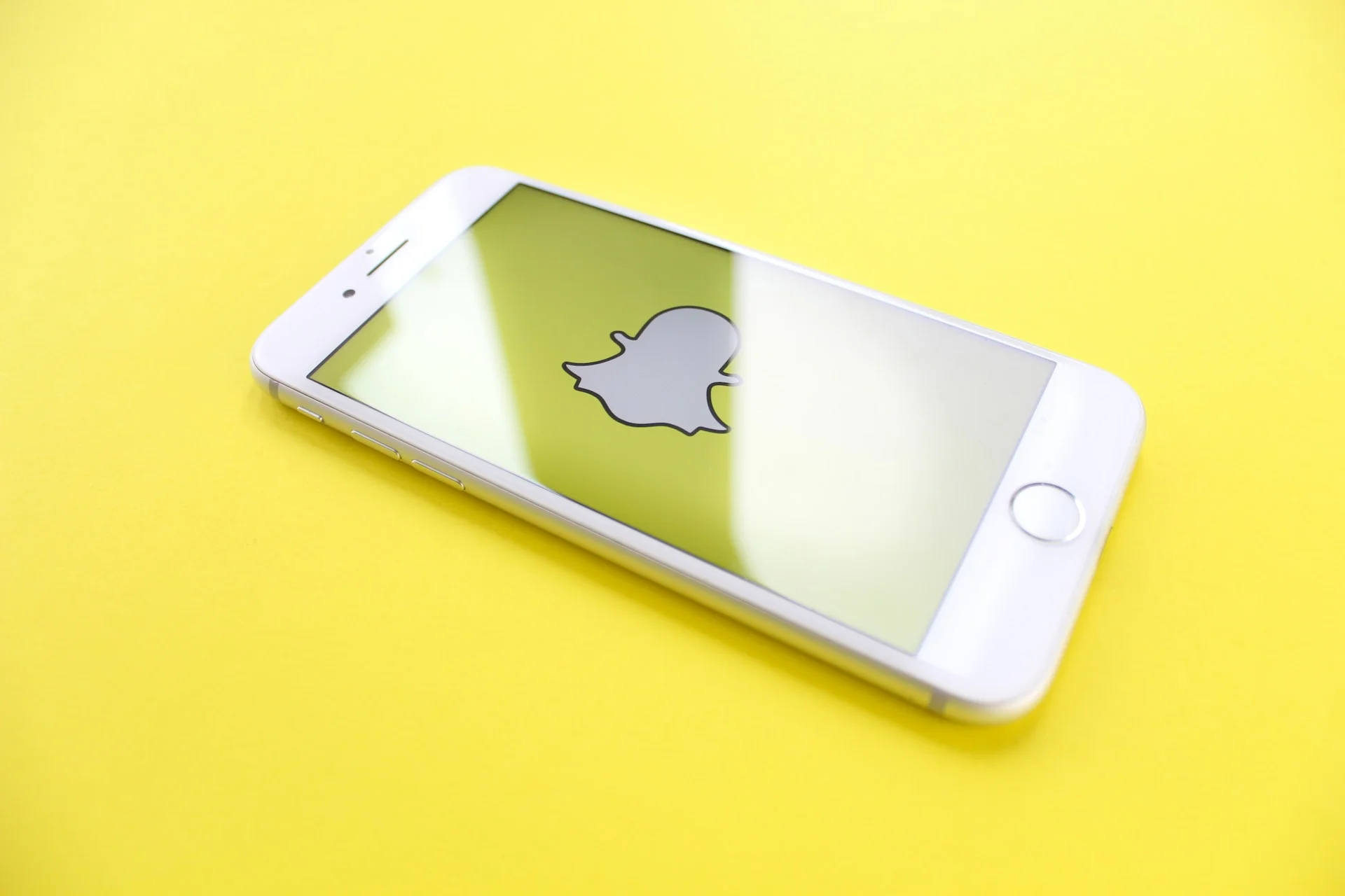How to use SnapChat safely – a guide for parents